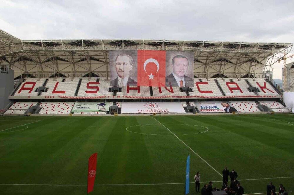 İzmir Alsancak Stadına "Mustafa Denizli" adı verildi