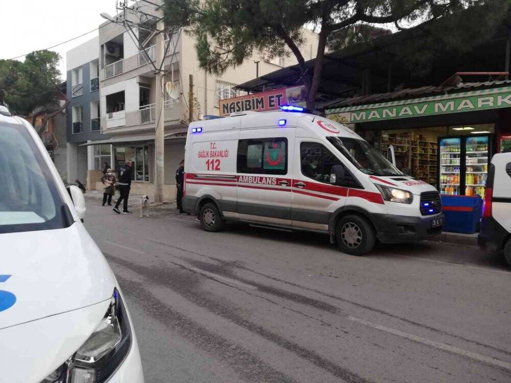 İzmir’de polisin sırtından bıçaklandığı an kamerada