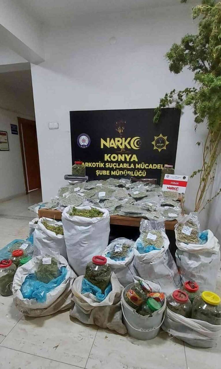 Uyuşturucuyu toprağa gömdüler polisten kaçamadılar