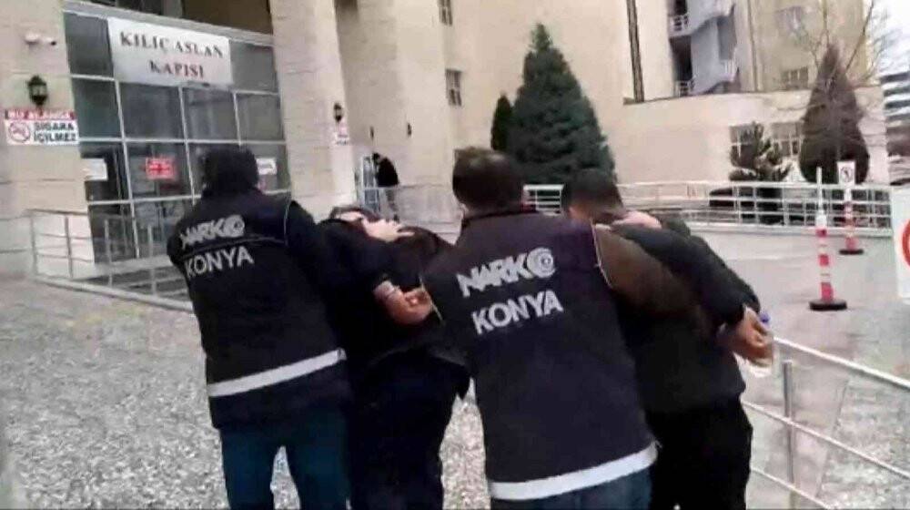 Uyuşturucuyu toprağa gömdüler polisten kaçamadılar