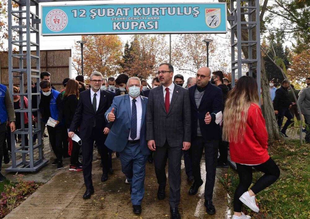 Bakan Kasapoğlu’ndan Kahramanmaraş’a stadyum müjdesi