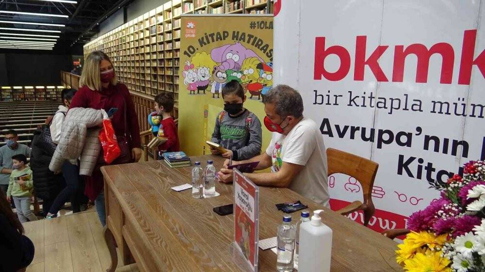 Çocukların, ‘Kral Şakir’ sevgisi uzun kuyruklar oluşturdu