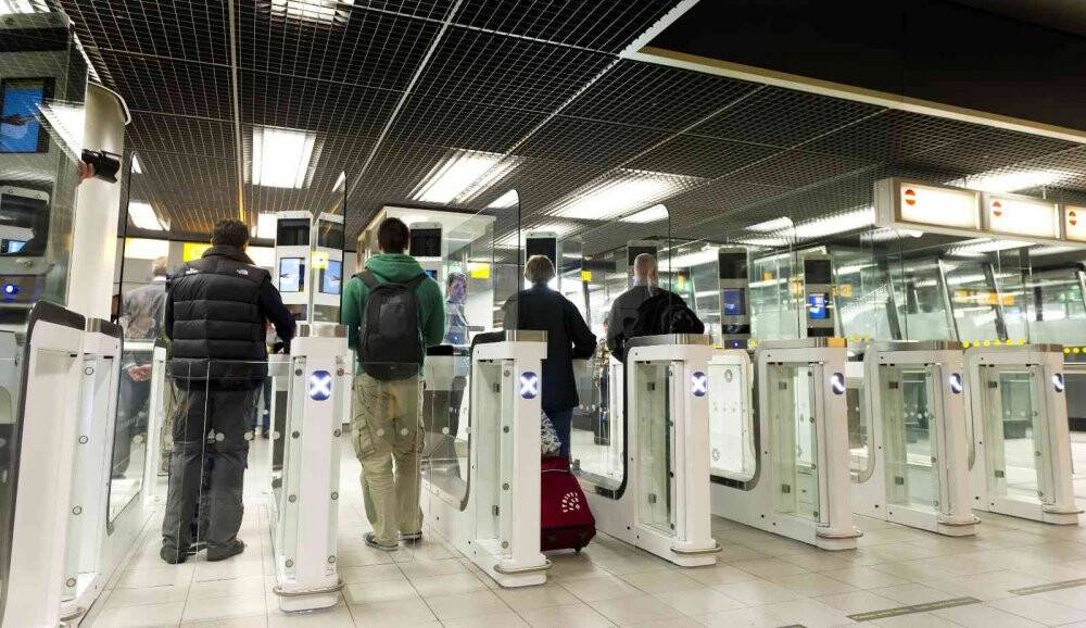 Güney Afrika’dan Hollanda’ya giden 61 kişinin Covid-19 testi pozitif