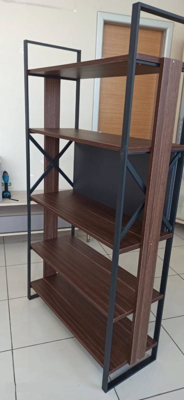 Okulların kitaplıkları bu okuldan çıkıyor