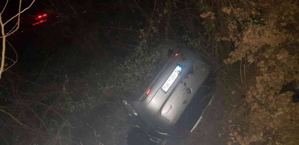 Otomobil yoldan çıkıp takla attı: 2 yaralı