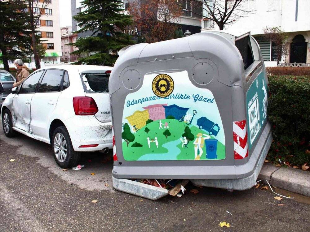 Park halindeki 7 araca çarptı