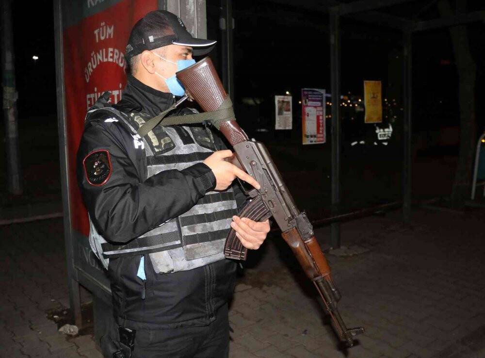 Adana'da aranan 21 kişi yakalandı