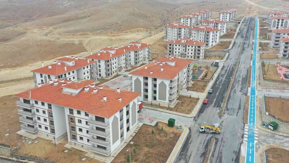 Başkan Altay ve Başkan Pekyatırmacı Ardıçlı TOKİ’de incelemelerde bulundu