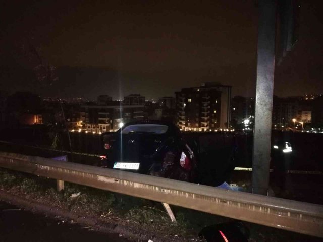 İzmir’de kaza sonrası hurdaya dönen aracın sürücüsü hayatını kaybetti