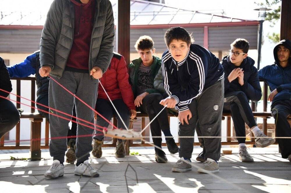 Lise Medeniyet Akademisi gençleri Taşkent kampında