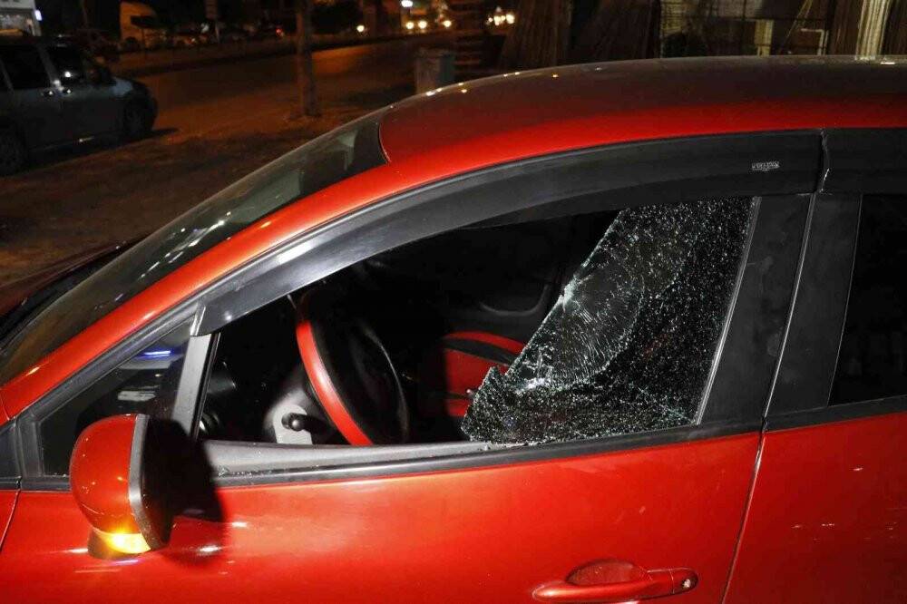 Adana’da seyir halindeki otomobile çapraz ateş açıldı: 1 ölü, 1 yaralı