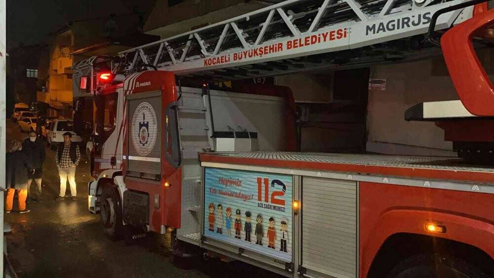 Binanın çatısı uçunca çeyizleri böyle kaçırdılar