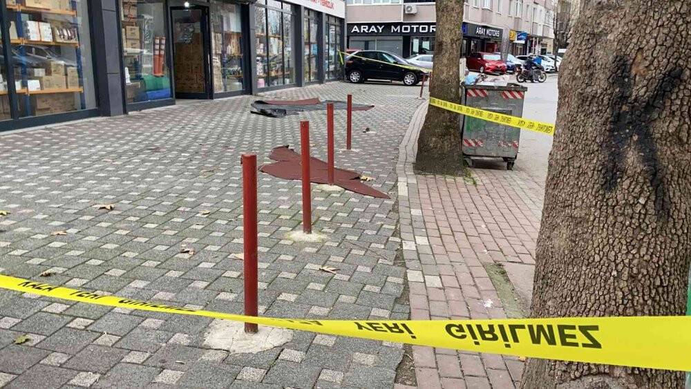 Fırtınada uçan çatı izolasyonu korkuttu