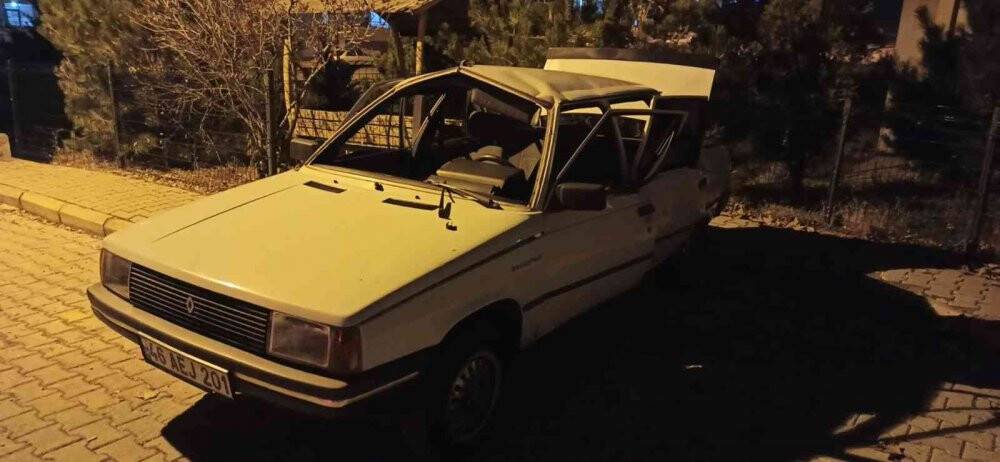 Otomobil bomba gibi patladı: 3 yaralı