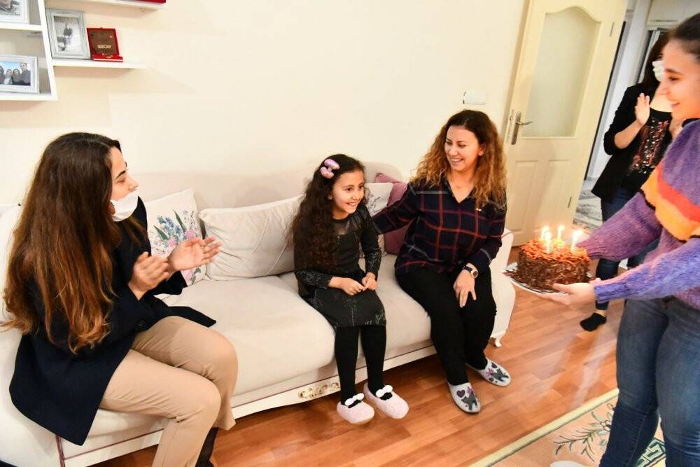 Şehit kızına doğum günü sürprizi