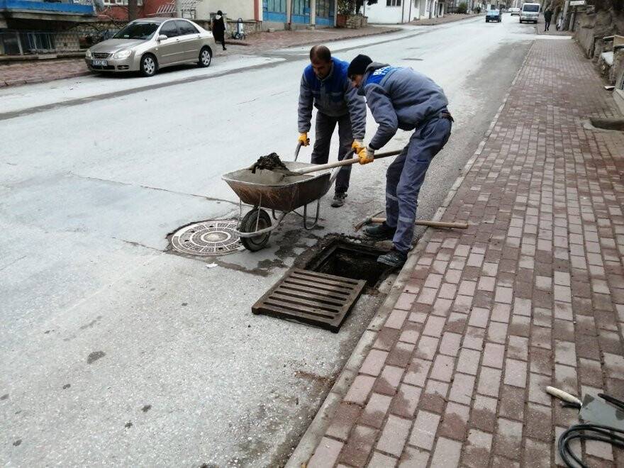 beysehir-belediyesi-drenaj-ve-mazgallari-temizliyor-1.jpeg