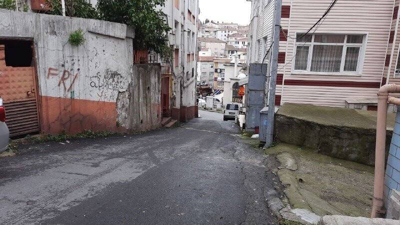 Esnaf çöp konteynerının önüne atlayarak faciayı önledi