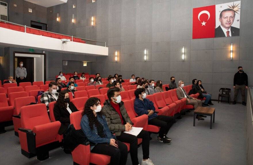rektorumuz-prof-dr-babur-ozcelik-ogrenci-topluluklari-uyeleriyle-bir-araya-geldi-3.jpeg