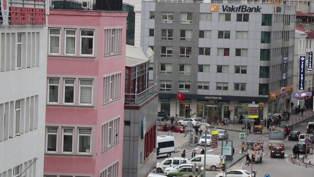Samsun’da şiddetli fırtına: Çatılar uçtu, ağaçlar devrildi