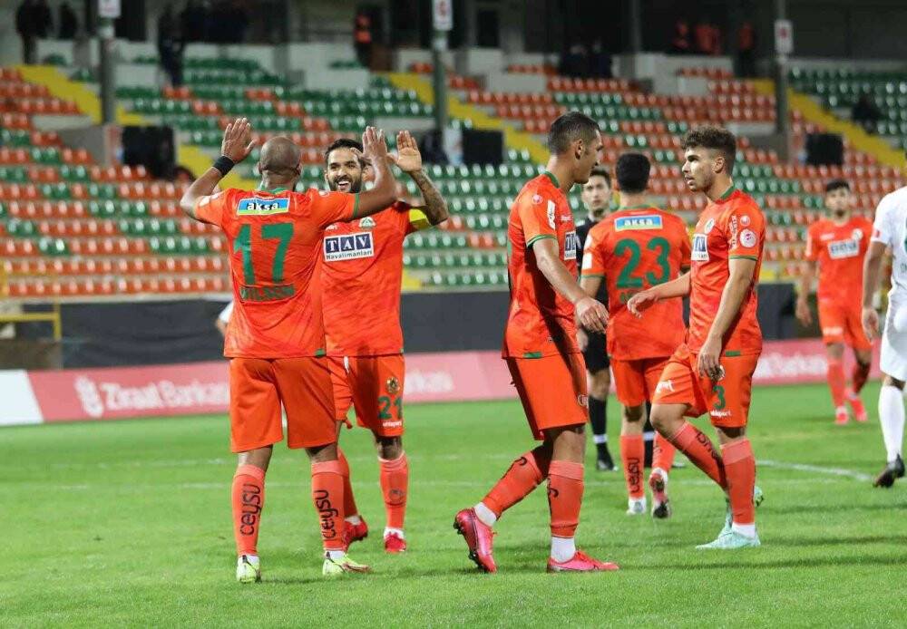 Alanyaspor kupada 5. tura rahat çıktı