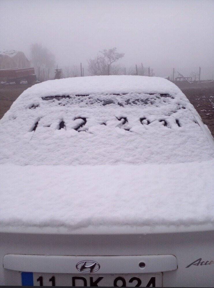 Bozüyük’te mevsimin ilk karı yağdı