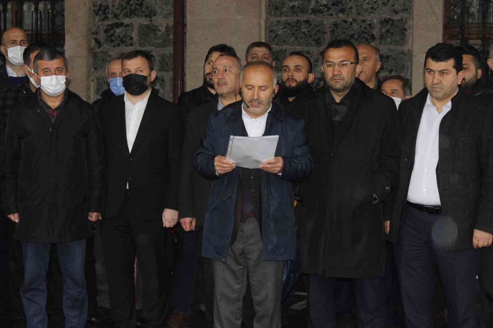 Diyanet İşleri Başkanı Ali Erbaş’a destek sürüyor