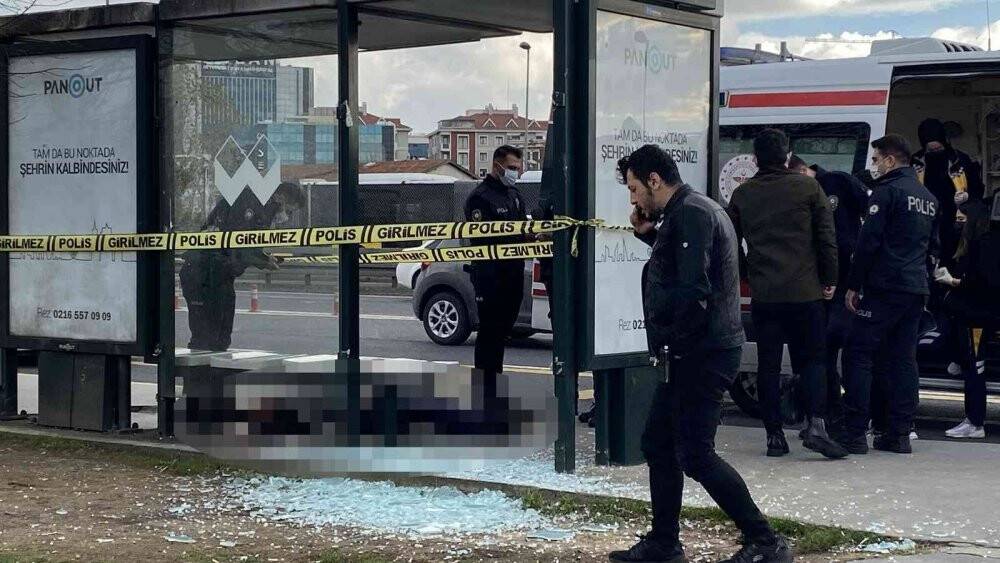 E-5 Karayolu’nda korkunç olay: Sevgilisiyle tartışan adam kendini vurdu