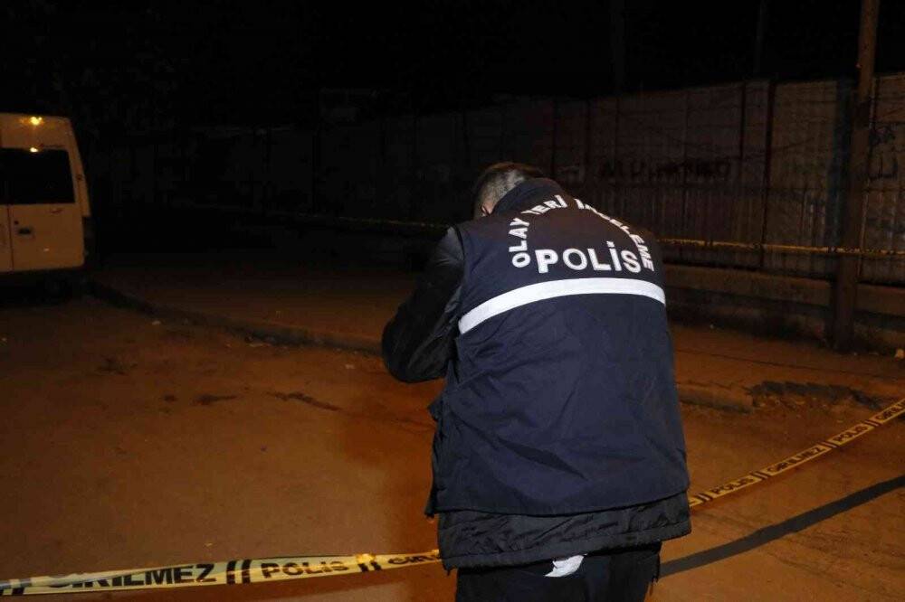 Motosikletle seyir halindeyken silahlı saldırıya uğrayan 2 kuzen hayatını kaybetti