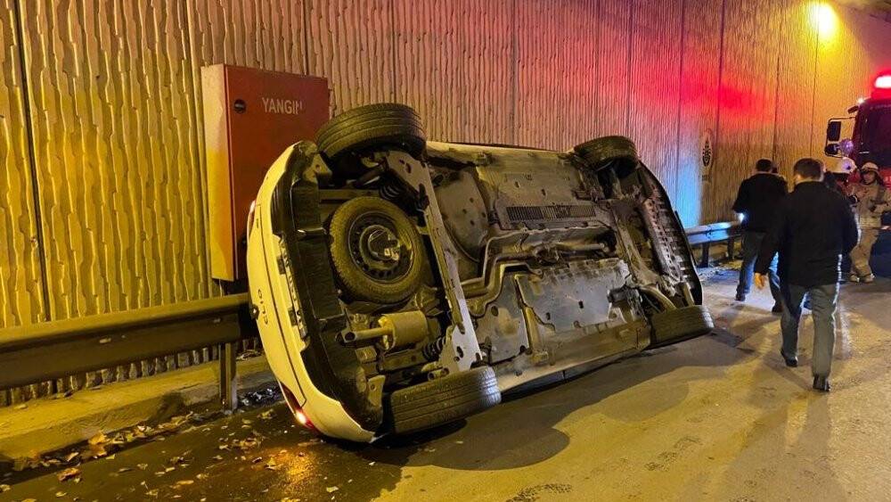 Beşiktaş’ta alkollü sürücü servis aracına çarptı: 1 yaralı