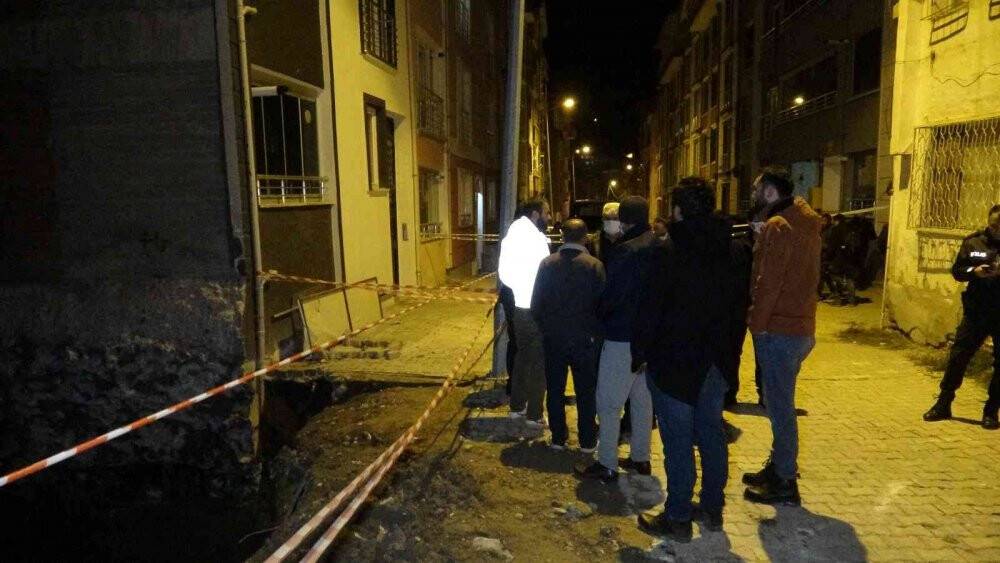 Tokat’ta 4 katlı apartman çökme riskine karşı boşaltıldı