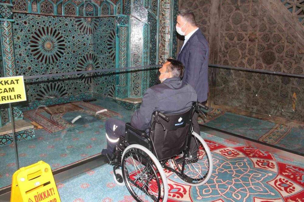 Beyşehir’deki tarihi Eşrefoğlu Camisi’nde engelli bireylere engelsiz ziyaret imkanı