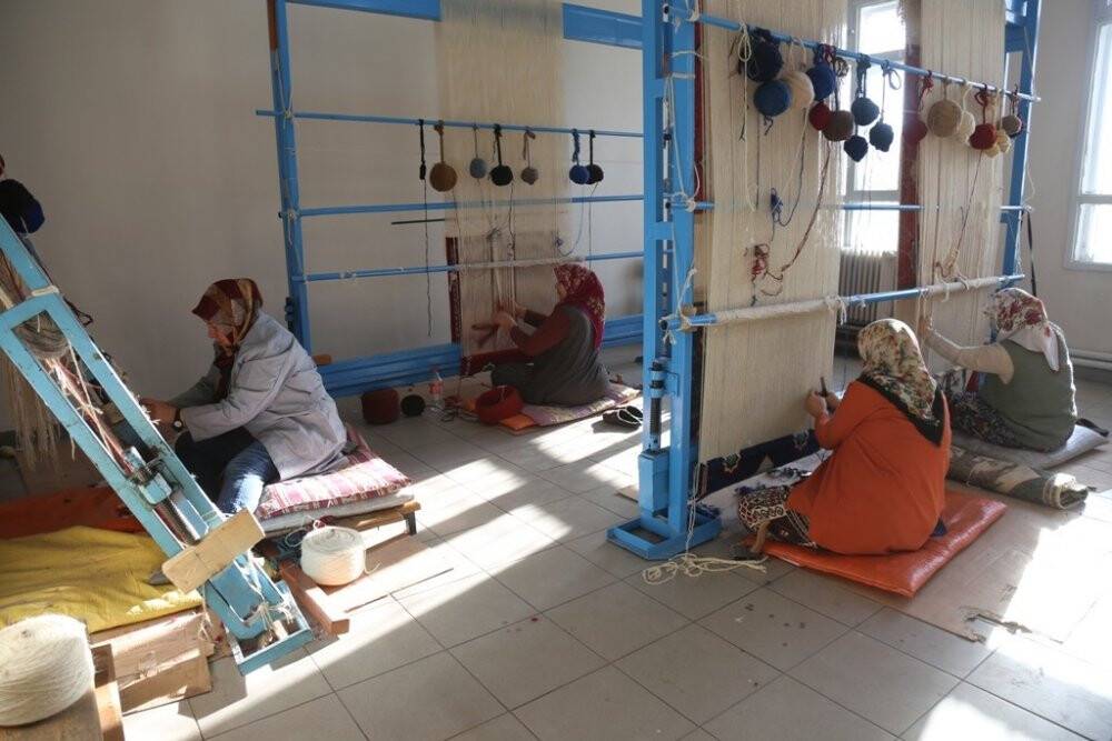 Ereğli’de Halıcılık Atölyesi faaliyete devam ediyor