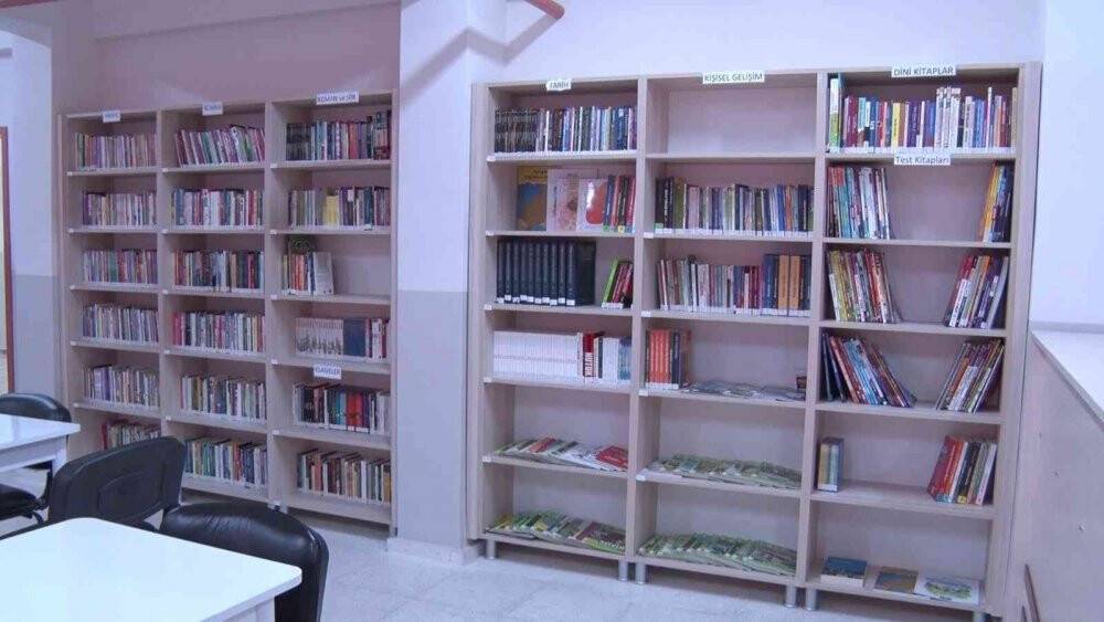Şehit Murat Coşkun Ortaokulu kütüphanesine kavuştu