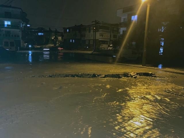 Milas’ta şiddetli yağış, su baskınlarına neden oldu