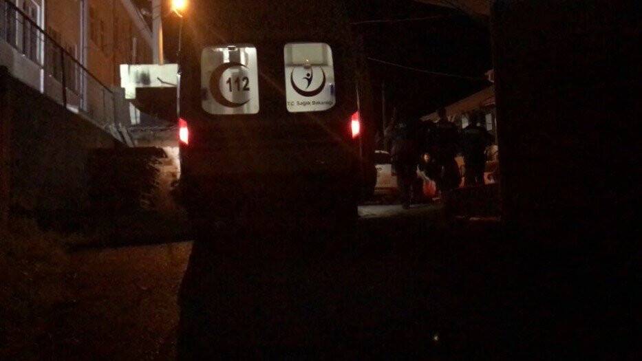 Evinin önünde uğradığı silahlı saldırıda yaralandı