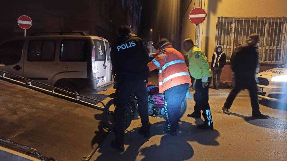 Hafif ticari araçla motosiklet çarpıştı: 1 yaralı