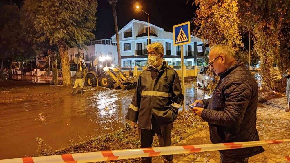 Marmaris Belediye Başkanı Oktay’dan gece mesaisi