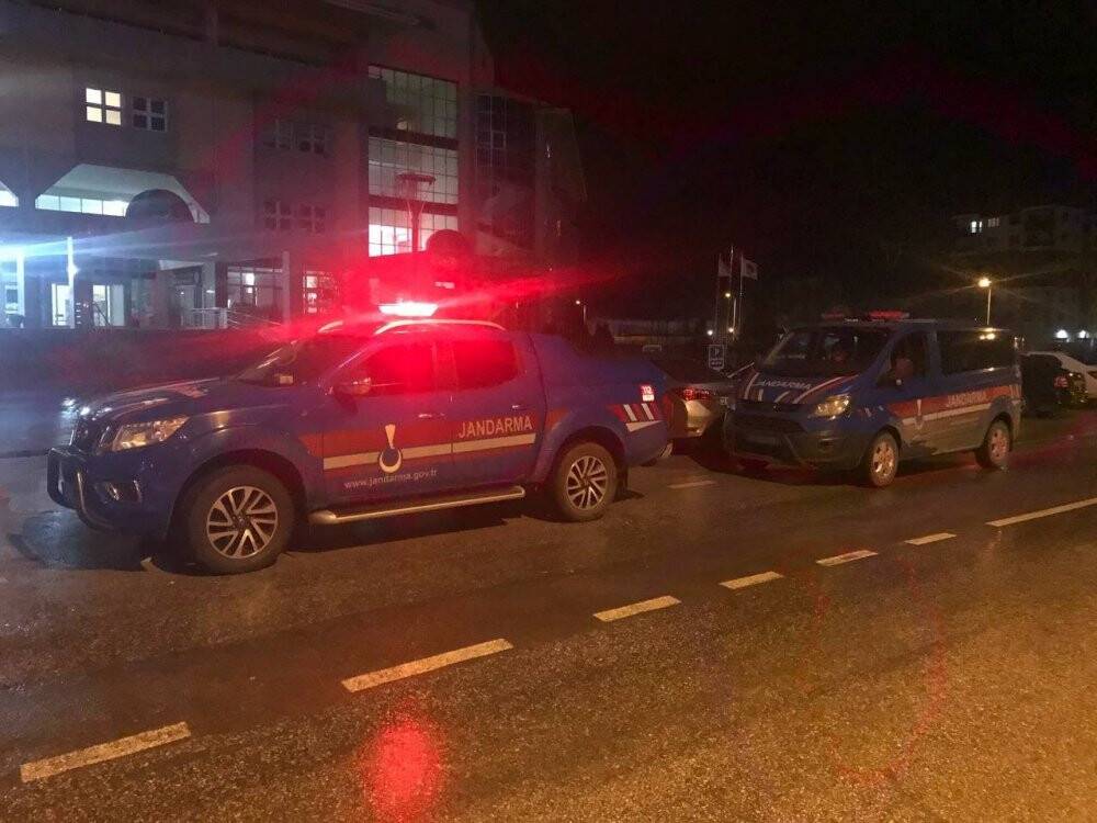 Yunan polis kız arkadaşıyla askeri yasak bölgede yakalandı