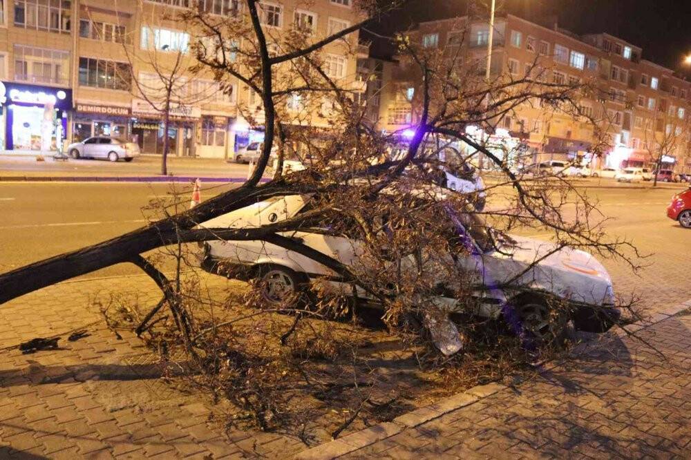 Kayseri’de şiddetli rüzgar