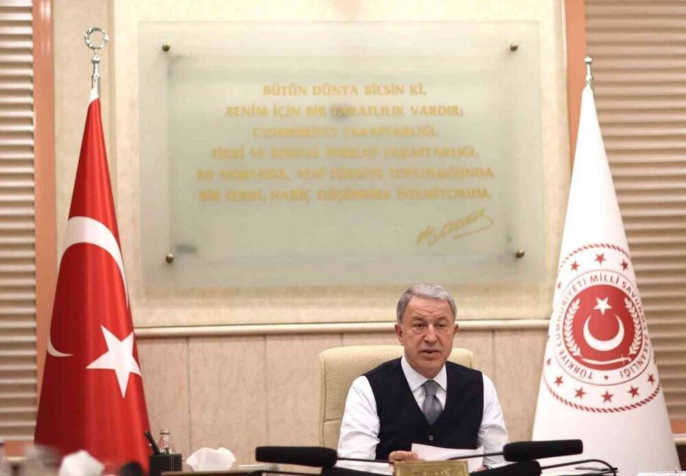 Bakan Akar kuvvet komutanları ile toplantı gerçekleştirdi