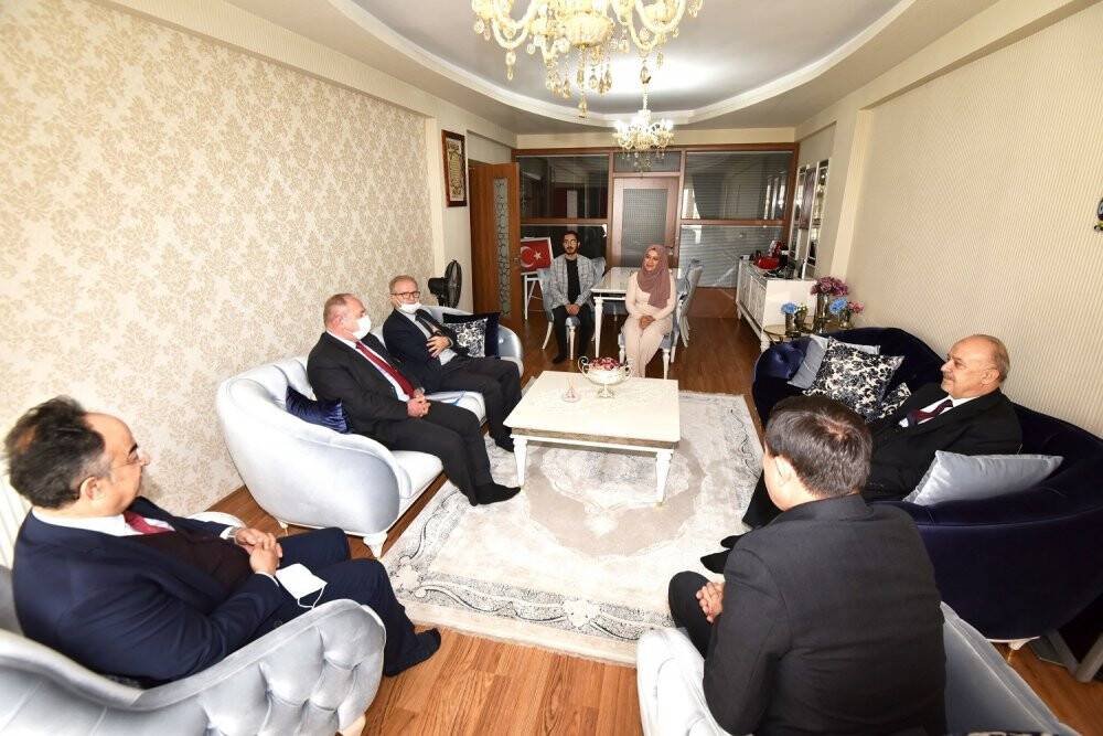 Başkan Hasan Kılca ve Kaymakam Orhan’dan şehit ailelerine ziyaret