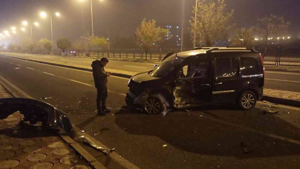 Diyarbakır’da yoğun sis kaza getirdi: 2 yaralı