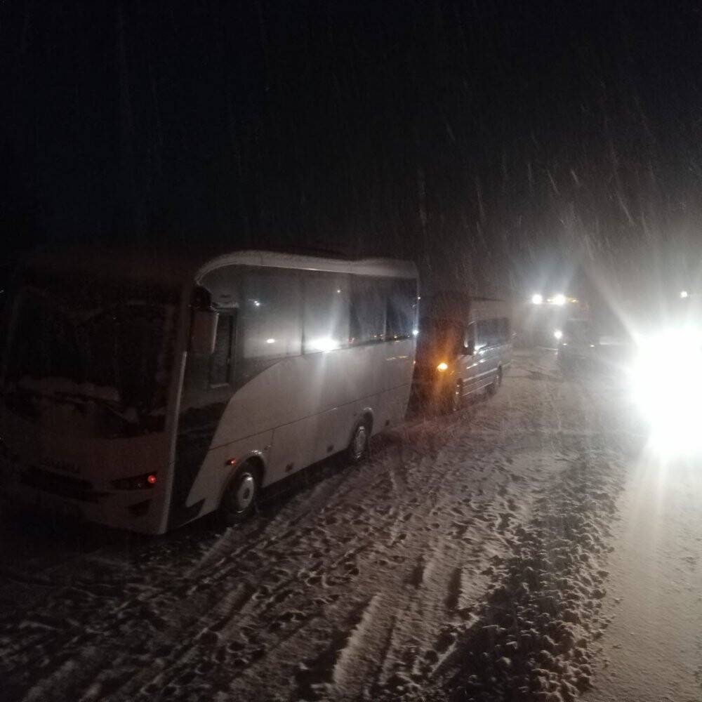 Konya-Antalya karayolunda kar kalınlığı 30 santime ulaştı