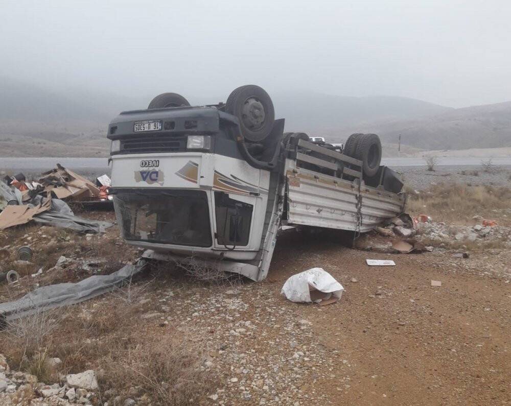 Malatya’da kontrolden çıkan kamyonet takla attı: 1 yaralı