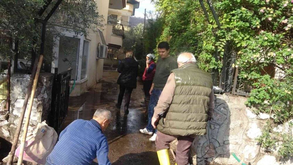 Selde mağdur olan vatandaşların yaraları sarılıyor