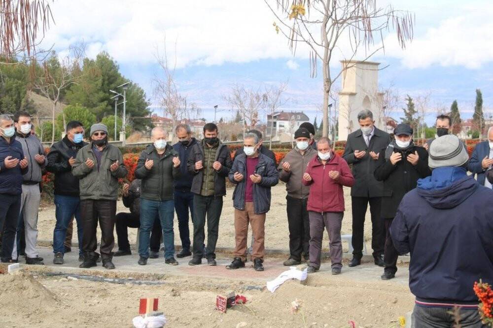 Tren kazasında hayatını kaybeden anne toprağa verildi
