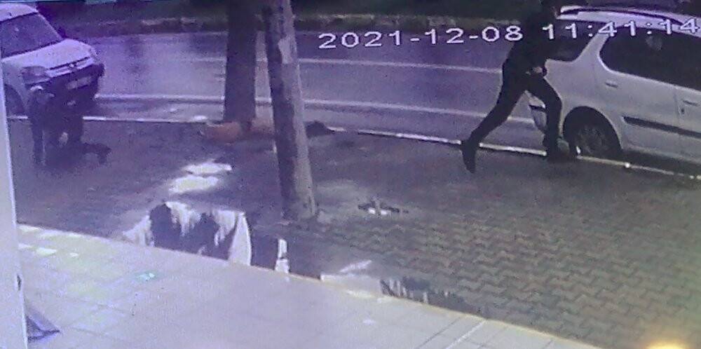 Öfkeli koca evi terk eden karısını 230 kilometre takip edip sokak ortasında bıçakladı