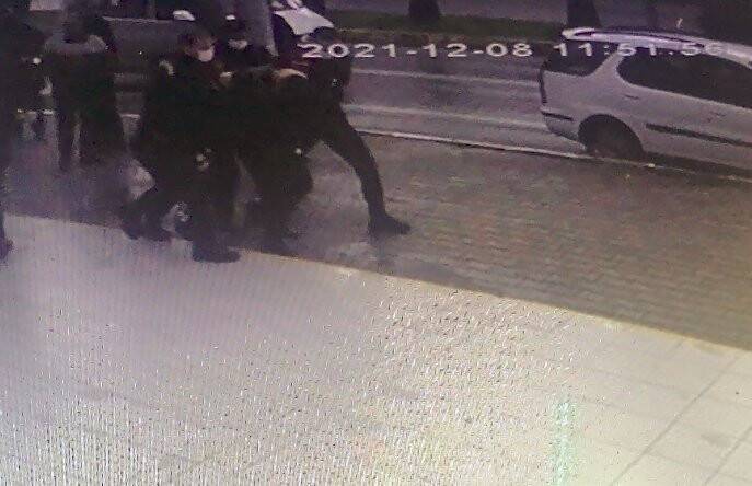 Öfkeli koca evi terk eden karısını 230 kilometre takip edip sokak ortasında bıçakladı