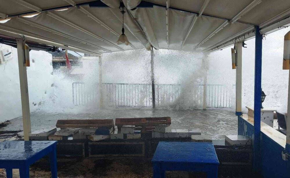 Bodrum fırtınanın esiri oldu