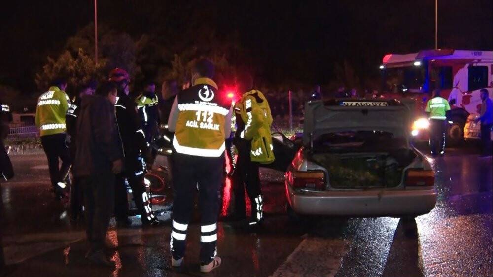 Kontroldan çıkan kamyon karşı şeride geçti: 1 ölü, 1’i ağır 4 yaralı
